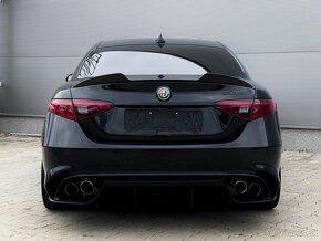 Alfa Romeo Giulia 2.9 Twin Turbo V6 510 AT QV - 6