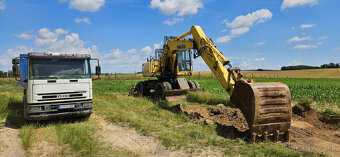 Báger Komatsu PW220 - 6