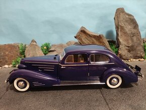 prodám model 1:18 cadillac v16 aerodynamic 1934 - 6