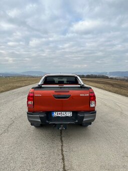 Toyota Hilux DC 2.4 I D - 4D Active 4x4 A/T - 6