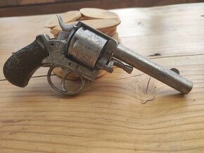 Historický revolver - 6