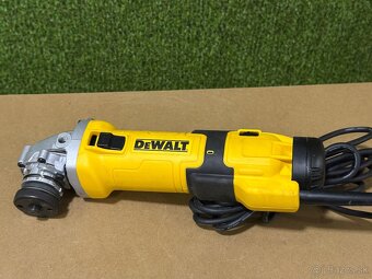 DeWALT DWE4257 Uhlová brúska s reguláciou otáčok - 6