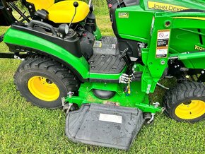 Traktor John Deere - 6