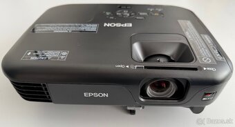 Epson EB-X02 - 3LCD,2600ANSI, 0hod.,- je úplne nový komplet - 6