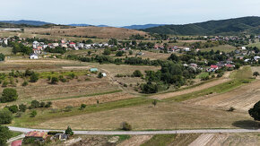 NA PREDAJ: LUKRATÍVNY STAVEBNÝ POZEMOK V SRDCI OBCE MALÁ LEH - 6