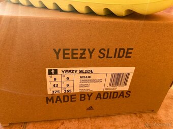 Yeezy slides onyx and glow - 6