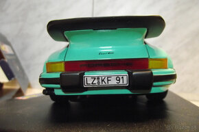 1:18 Porsche 930 - 6