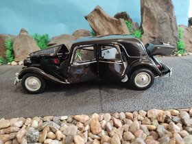 prodám model 1:18 citroen 15cv 6cyl 1952 - 6