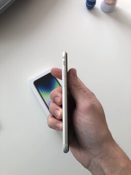 iPhone SE 3.gen 2022 128 GB Starlight - 6