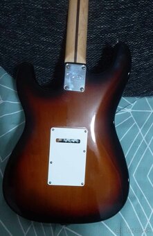 Fender Stratocaster - 6