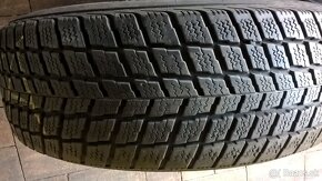 ZIMNÉ 235/65 R17 4 ks NEXEN 6 mm  a 2 ks MICHELIN cca 6-7 mm - 6