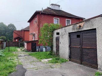 Baťovský rodinný poldom so záhradkou a samostatnou garážou - 6