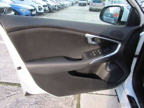 Volvo V40 D2 Kinetic - 6