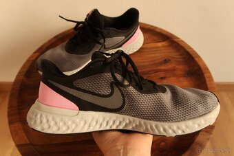 Dámske tenisky NIKE REVOLUTION 5 - č. 40 (25,8 cm) - 6