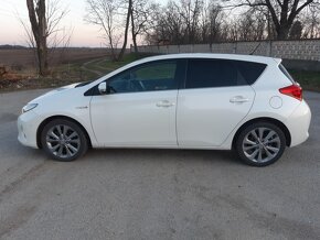 Toyota Auris 1,8 HYBRID - 6