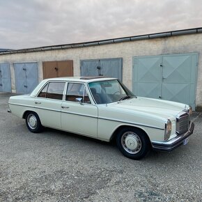 Mercedes Benz 220 /8 W115 - 6