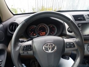 Toyota RAV4 - 6