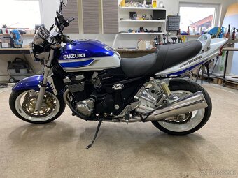 Suzuki GSX 1400 - 6