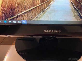 HP Z2 G4 SFF Workstation a monitor SAMSUNG 27 T260 - 6