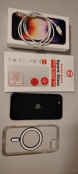 Apple iPhone SE 2022 128 GB Midnight čierny - 6