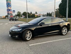 Tesla S - 6