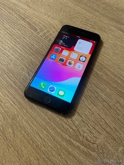 iPhone SE 2020 / 64GB čierny Super stav - 6