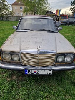 Mercedes-Benz W123   Piano 200D - 6