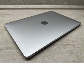 Apple MacBook Air 13 (2019) Silver 128 GB - 6