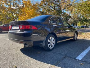 Honda Accord 2.0i - 6