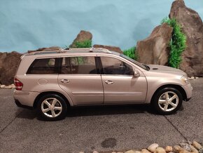 prodám model 1:18 mercedes benz GL klasse X164 - 6