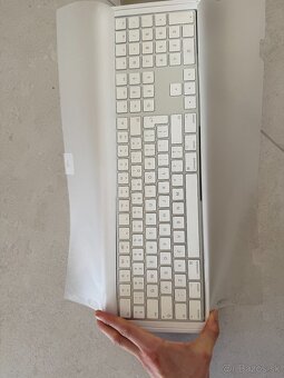 iMac AKO NOVÝ 21,5"/3.0 6C/8GB/256GB/RP560X/CZK - 6