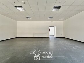 Na prenájom obchodný priestor pri centre mesta v Nových Zámk - 6