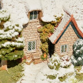 Vianočný Lilliput Lane - domček, miniatúra - Hračkárstvo - 6