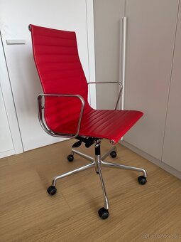 Kancelarska stolicka Vitra Aluminium EA 119 - cervena - 6