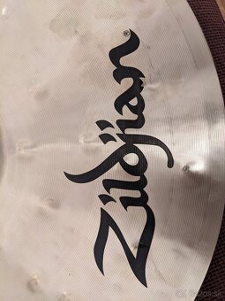 predám Zildjian K custom special dry crash 18" - 6