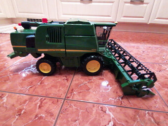 Predám Bruder Kombajn John Deere - 6