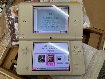 Nintendo DSi LL - 6