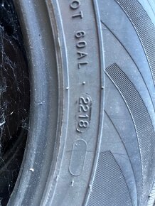 Predám zimnépneu 215/60R16 Nokian - 6