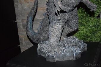 Figurka Godzilla LED podsvietenie - 6