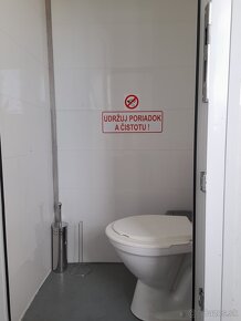 Pojazdná maringotka so sprchami a WC. - 6