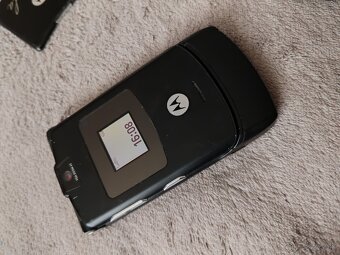 Motorola V3 - RETRO - 6