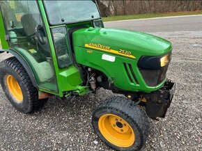 John Deere 2520 4x4 - 6