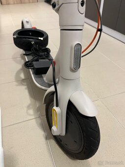 XIAOMI MI ELECTRIC SCOOTER 3 SIVÁ E-KOLOBEŽKA - 6