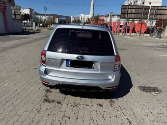 SUBARU FORESTER 2.0i - 6