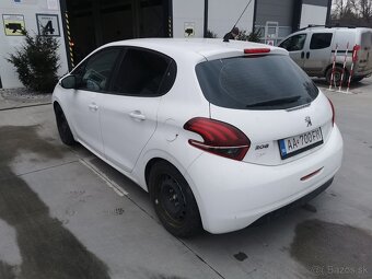 Peugeot 208 - 6