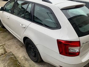 Predám havarovanú Škoda Octavia 1.6 TDi 85kw automat rv 2018 - 6