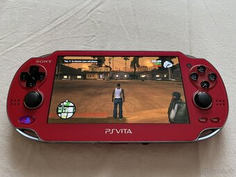 PS Vita, hacknuta s 256 GB kartou plnou hier - 6