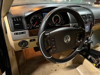 Predám náhradné diely na Volkswagen Touareg 3.0tdi - 6