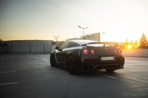 Nissan GTR - 6