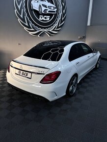 Mercedes Benz C63 AMG - 6